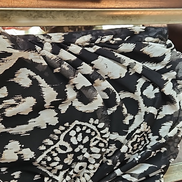 3/4 Sleeve side ruching blouse - Picture 3 of 8